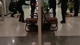 机场️安检就是扒拉扒拉