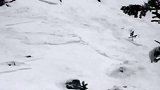 现实版滑雪大冒险，大神和雪崩比速度