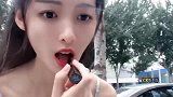 这是个很不满的眼神！