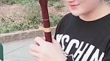 农村美女二胡独奏经典歌曲《偏偏喜欢你》，熟悉的旋律好听极了