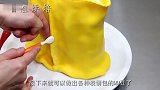 牛人发明的创意蛋糕，把MM豆做成各种表情包，还撒满了彩虹糖果