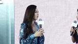 向佐淋着雨帮郭碧婷穿雨衣，郭碧婷的反应太甜了，羡慕这样的爱情