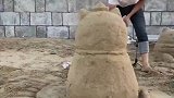 山东一网友在沙滩上堆出吾皇猫