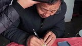 女子带男友回老家，商量今年订婚的事情