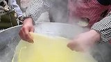 隔壁家办喜酒在摊蛋皮了，民间传统美食也是舌尖上的美食！