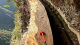 巫溪县的水渠，落差几百米的悬崖峭壁上建造