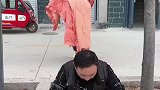 帮老公晒被子没想到他竟然这样