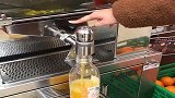 美国小伙用新型技术鲜榨果汁，新鲜可口味道棒棒的