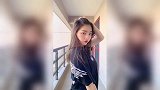 美女小姐姐真漂亮，家住海边喜欢浪