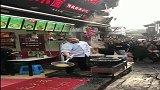 网红拉面馆，居然刚好被我拍到失误的时候，难道是看到我害怕了