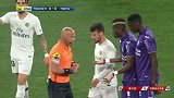 倒地铲抢蹬踏帕雷德斯 桑加雷被判黄牌仍然喋喋不休