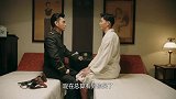 男子坐在浴足会所流泪 想起了快乐时光