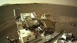 来自毅力号探测器拍摄的5500万公里远的火星面貌，以及它传来的声音
