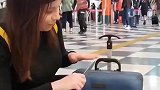 小姐姐带的蛋糕行李箱，这一路旅程不怕饿了