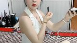 就是这个迷人的小妖精，我老婆刚走就来了，我求你走吧！