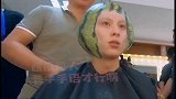王鹤棣化妆成西瓜超人，让人捧腹大笑，杨洋老头妆太逼真了