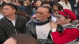 谢贤台下观看，儿子谢霆锋舞台演出，眼里含泪很激动！