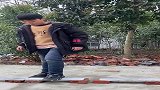 徒手劈开水泥板，高手在民间.