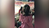 暖化了！郜林进球女儿看台手舞足蹈 边鼓掌边大喊：爸爸