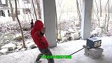 保险箱vs液压机谁比较厉害？老外亲测，结果让人出乎意料！