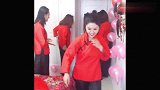 这个婚礼火了，幸亏第一个伴娘走得快，不然也得遭殃！