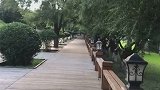 岁月如清风，芳华犹绕指。不论苟且，不诉沧桑。