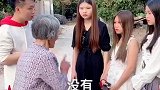 好尴尬哦……快跑