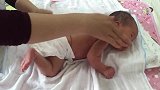 怎么给婴儿做背部按摩护士演示给你看，不要错过哦！