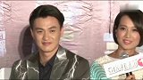 43岁朱丹尴尬了，平底鞋搭宽松裙衣无惧素颜，小肚腩都有了