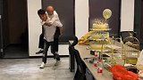 许华升年纪大了的人都会像个孩子一样贪玩吗？