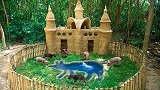 为了饲养小猪，小哥在野外建造一个“猪圈”，还自带游泳池！