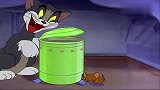 猫和老鼠：汤姆抓杰瑞大闹家中，主人看到冰箱这幕，暴怒揍汤姆