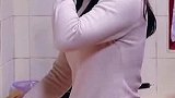 不是亲妈胜亲妈，亲妈痛骂养母，养母骂亲妈：她才是我的妈妈