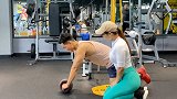 健身房的奇葩事，后面那个小哥哥是怎么回事？