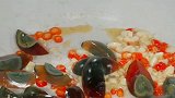 皮蛋不要凉拌了 这样做更好吃下饭 青椒炒皮蛋