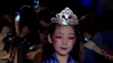 FlowerNine儿童长城夜晚高端版走秀，女孩各个气质非凡