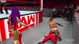 WWE-18年-RAW第1312期：女子双打赛 班克斯&贝莉VS布鲁克&福克斯集锦-精华