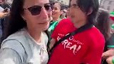 这么开放？墨西哥女球迷当众激吻韩国男球迷