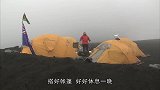 探险达人实拍火山爆发，跟岩浆近在咫尺，场面太壮观了