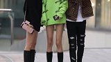 黑衣服绿衣服两位小姐姐,你会选择谁?
