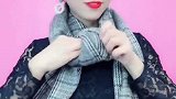 这个姑娘火了，围巾这么系，太好看了！