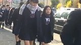 日本东京街头上学的女孩子现场实拍