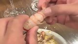 终于遇见高手，三招完美取出虾肉，这真是太牛了！
