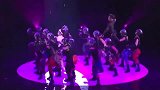 她凭借这首歌横扫金曲奖，当年张学友看到她眼都看直了