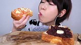 烤鲑鱼蛋黄酱厚片吐司的口感也太棒了吧，听咀嚼音很减压