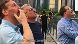英国工程师第一次到中国重庆，刚上街就看愣了，这根本不科学！