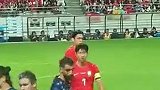 韩国vs乌拉圭本坦库尔给老队长孙兴慜拿水喝