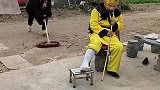 最后八戒变的跟猴哥一样走路