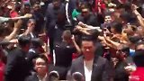 小罗携欧冠奖杯驾临马来西亚 大马球迷如同迎接天神
