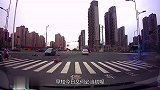 电动车美女毫不犹豫闯红灯，家人查看监控心如刀割！